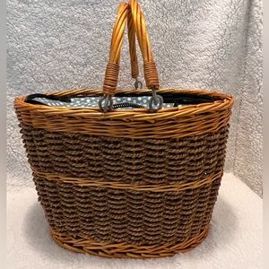 Insulated Picnic Basket With Zip Cover